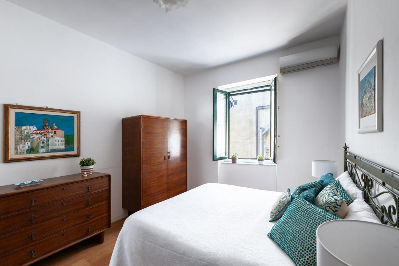 Casa Flo Con Terrazza E Ascensore Salerno Eksteriør billede